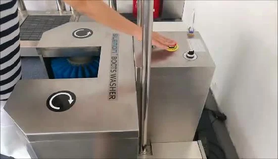 Автоматическая машина для чистки и дезинфекции ботинок на заводе.